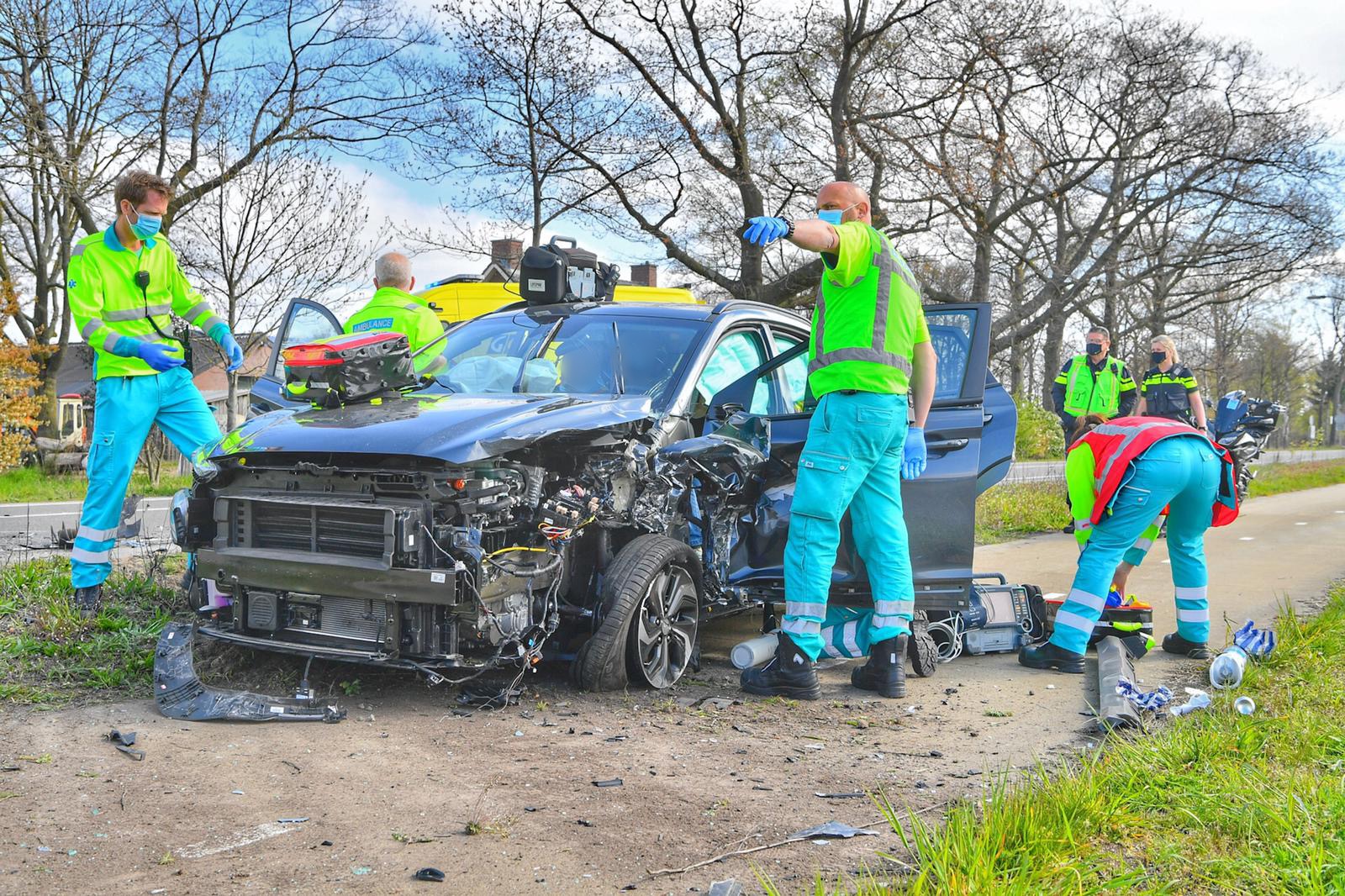 Drie Gewonden Bij Frontale Botsing Op Bergeijksedijk #Bergeijksedijk # ...