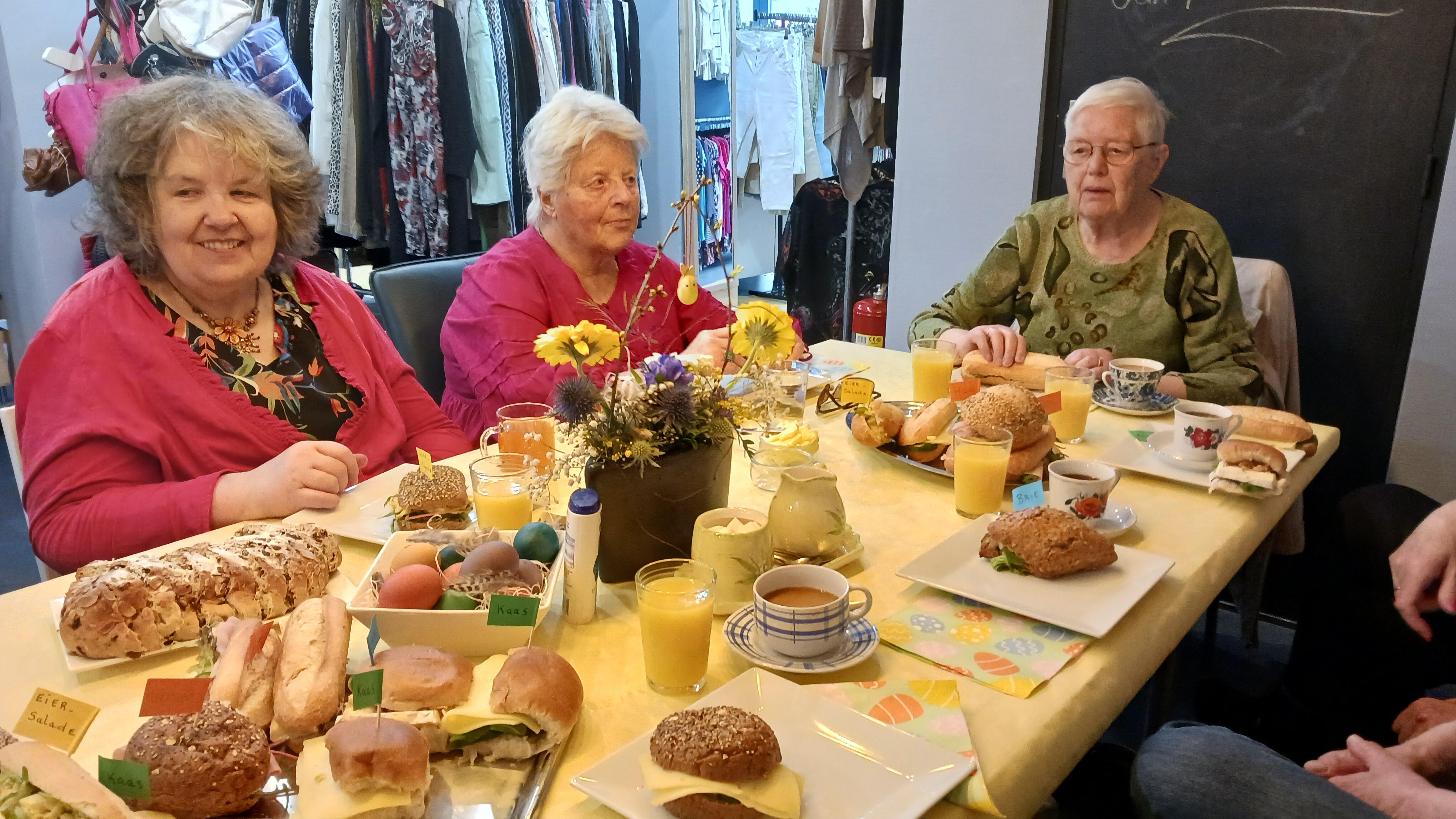 Verzorgde paasbrunch bij Leger des Heils in Valkenswaard: 'Ik kom hier voor een praatje'